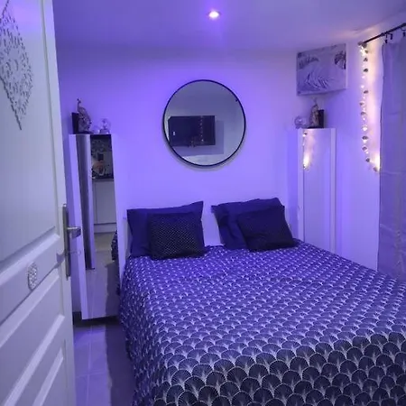 Maison Rez De Chaussee, Espace Jardin Pres Du Centre D'arles Holiday home *