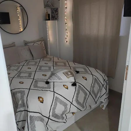 Maison Rez De Chaussee, Espace Jardin Pres Du Centre D'arles * Arles