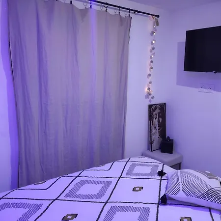 Holiday home Maison Rez De Chaussee, Espace Jardin Pres Du Centre D'arles *