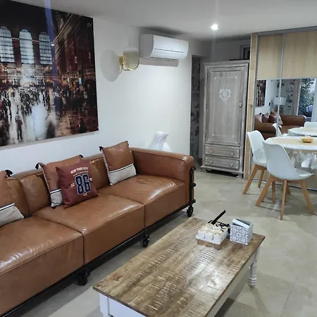 Maison Rez De Chaussee, Espace Jardin Pres Du Centre D'arles *